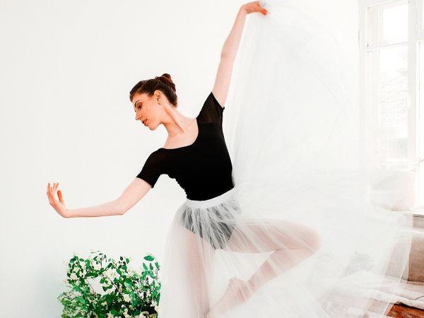 Balletttänzerin in hübscher Pose