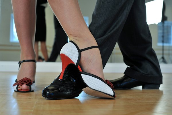 Schuhe eines Tanzpaares